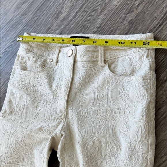 Gorgeous H&M Lace Jeans in Creme White and Gold Hardware- Size 2 - Picture 10 of 11